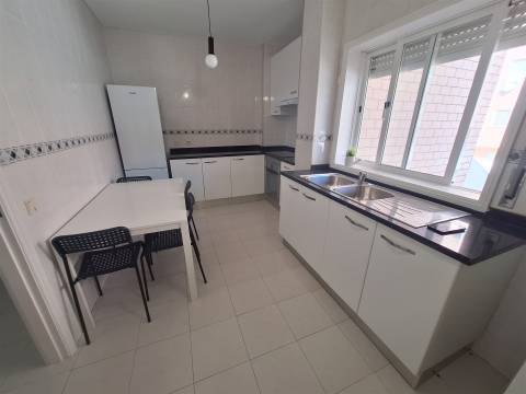 CPM20525 Apartamento T2 mobilado e equipado  V N Gaia perto Metro Manuel Leão a 2 km Santo Ovídio