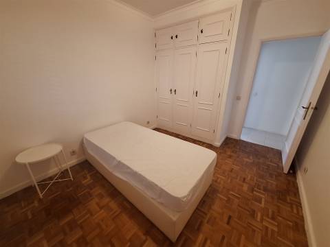 CPM20525 Apartamento T2 mobilado e equipado  V N Gaia perto Metro Manuel Leão a 2 km Santo Ovídio