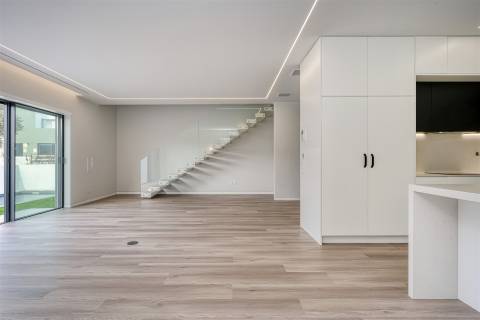 Moradia T4 de luxo com elevador, em construção no Estoril.