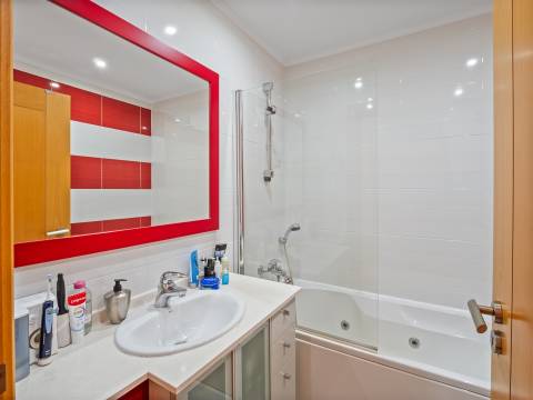 T2 em Condomínio Fechado com piscina