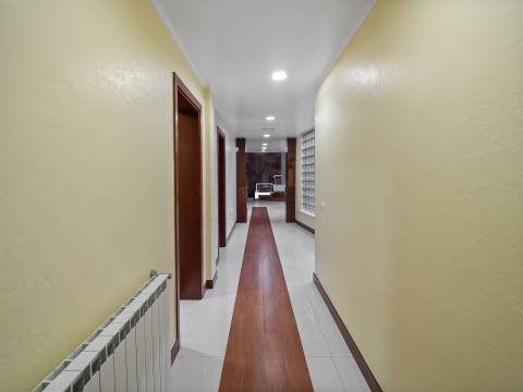 Moradia isolada T7 com 4.857 m² de Terreno.