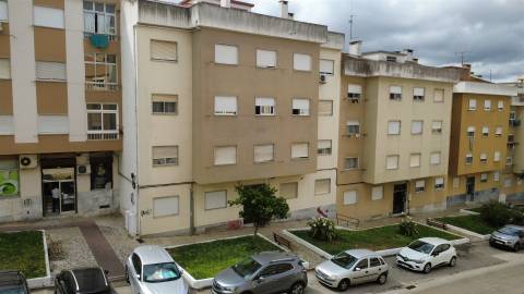 Oportunidade na Torre da Marinha: Apartamento T2 com Excelente Localização