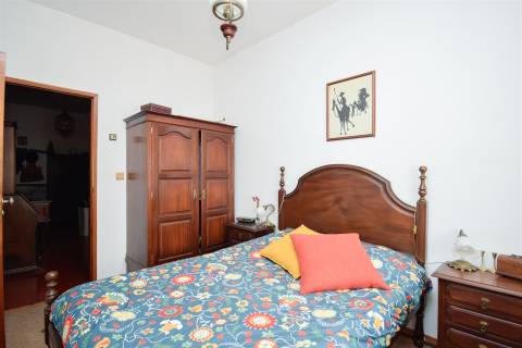Oportunidade na Torre da Marinha: Apartamento T2 com Excelente Localização