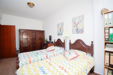 Oportunidade na Torre da Marinha: Apartamento T2 com Excelente Localização