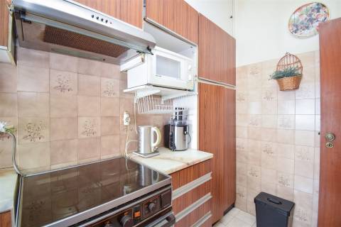 Oportunidade na Torre da Marinha: Apartamento T2 com Excelente Localização