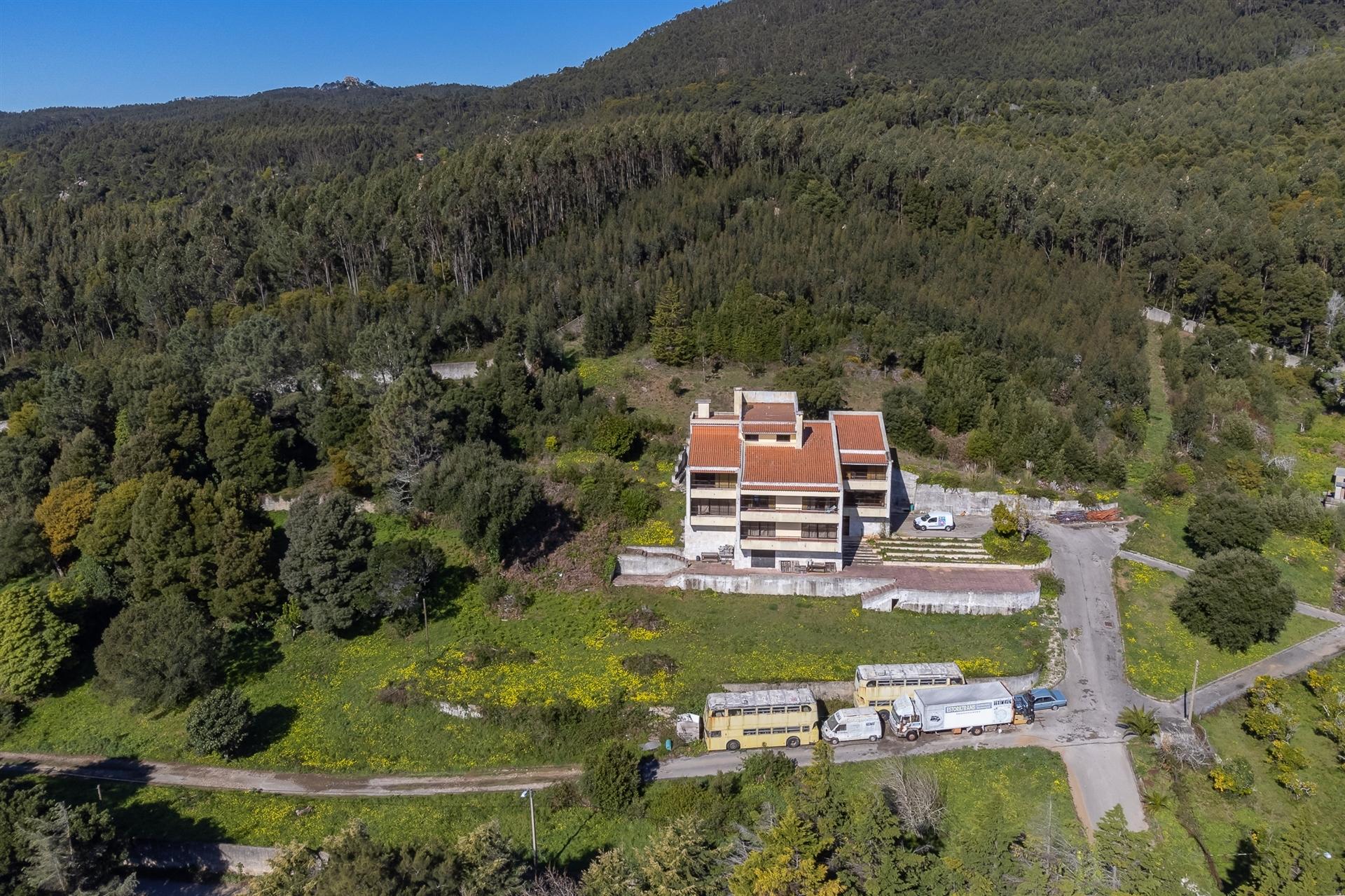 Moradia 10 assoalhadas com vista deslumbrante de Mar e de Serra.