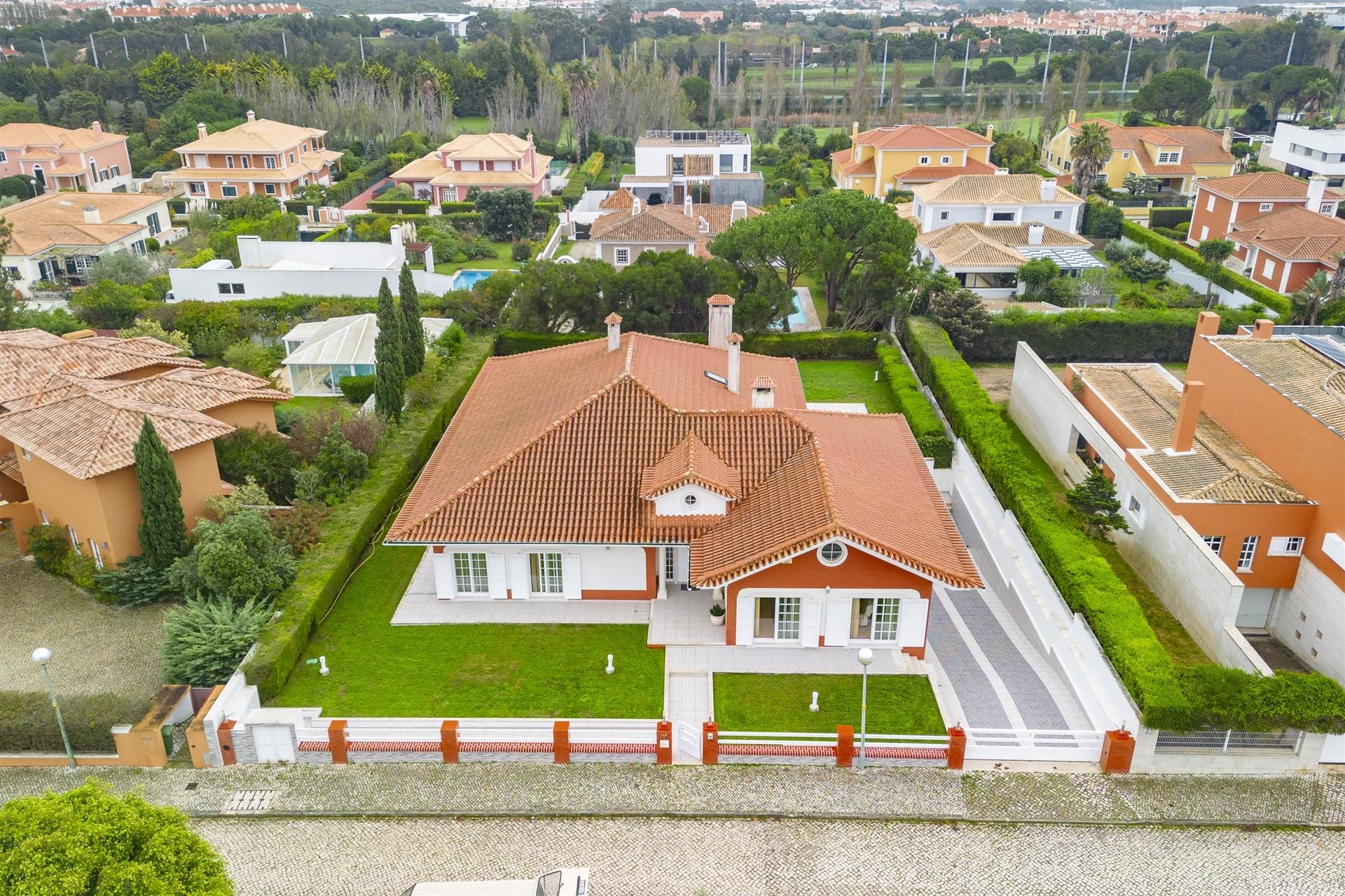 Moradia independente T4, que une o luxo e o conforto, na Quinta da Beloura.
