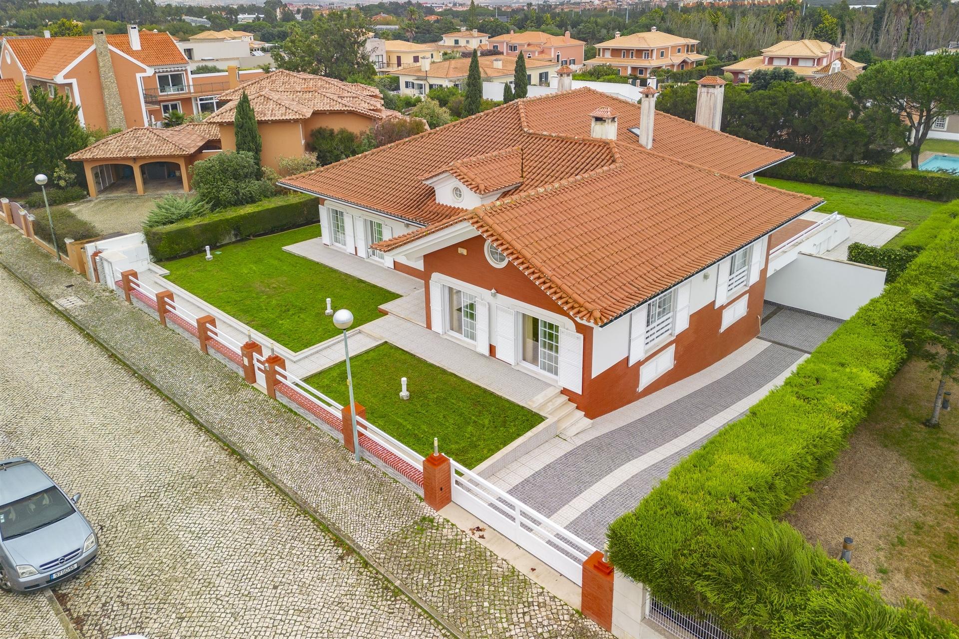 Moradia independente T4, que une o luxo e o conforto, na Quinta da Beloura.