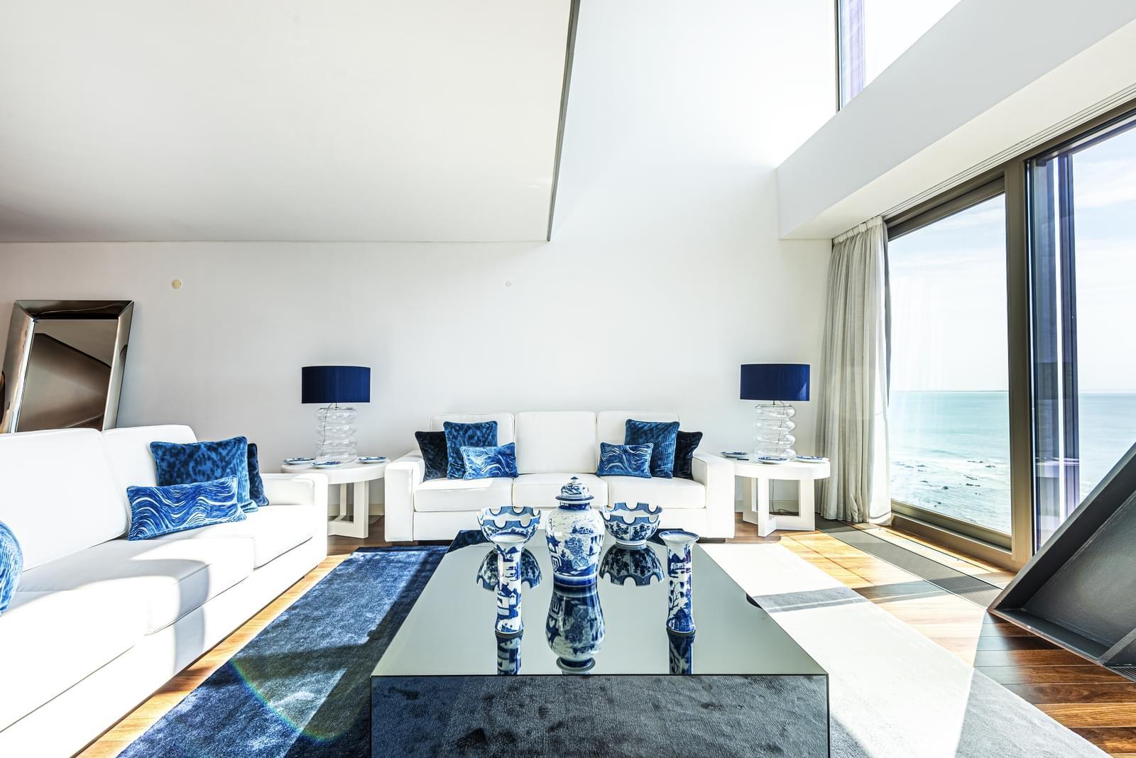 Duplex T3 em primeira linha mar, condomínio de luxo em Cascais