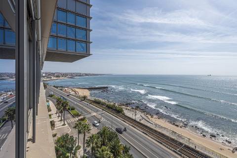 Duplex T3 em primeira linha mar, condomínio de luxo em Cascais