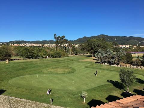 Lote de Terreno na Quinta da Beloura com 2100m2.