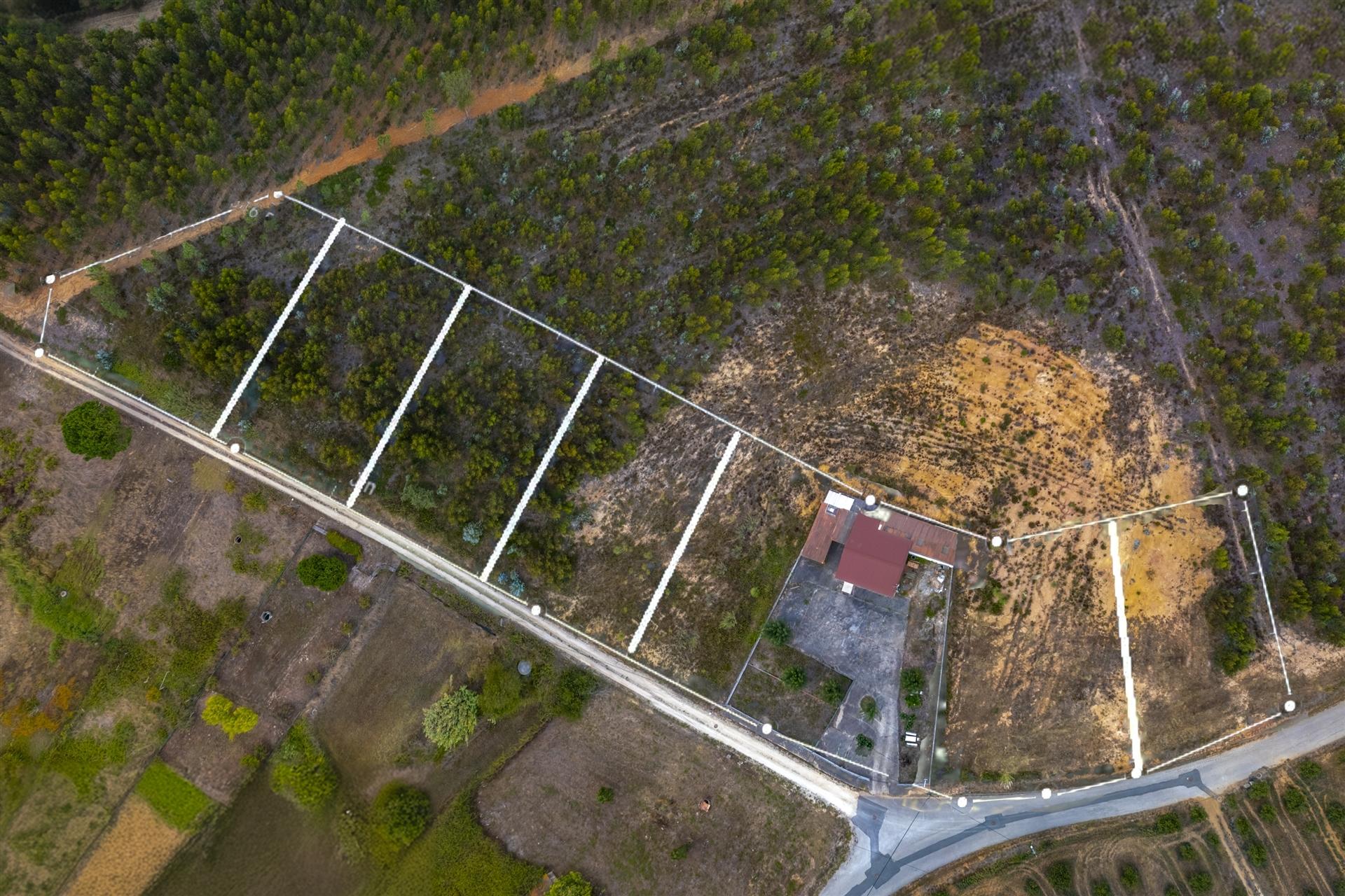 Lote de Terreno para construção 1000 m2.  Inserido em loteamento  para 7 moradias