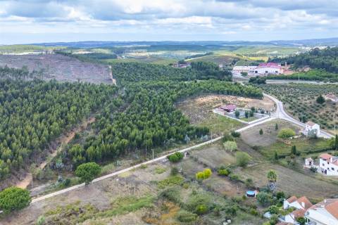 Lote de Terreno para construção 1000 m2.  Inserido em loteamento  para 7 moradias