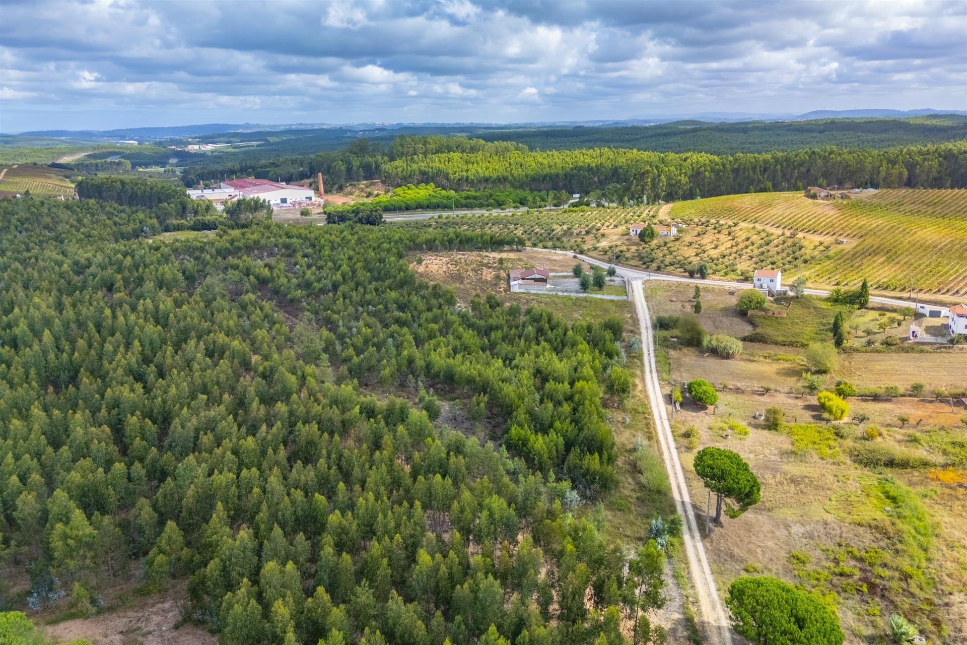 Lote de Terreno para construção 1000 m2.  Inserido em loteamento  para 7 moradias.