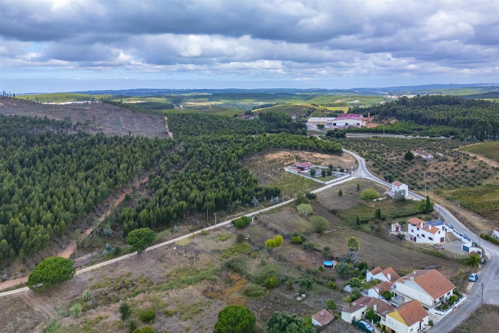 Lote de Terreno para construção 1000 m2.   Inserido em loteamento  para 7 moradias.