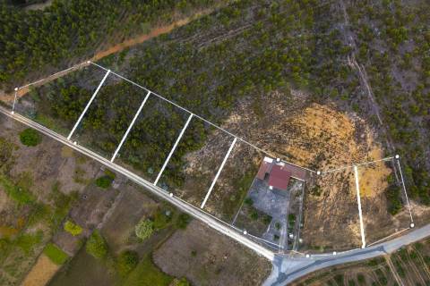 Lote de Terreno para construção 1000 m2.   Inserido em loteamento  para 7 moradias.