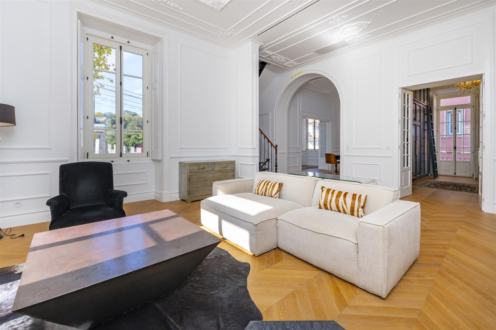 Chalet de Luxo em Sintra. Chalet com 5 quartos, cinema, sauna e garrafeira particular