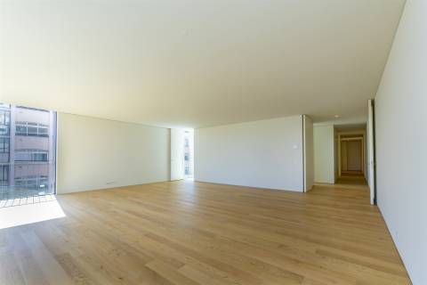 Apartamento T3 no The Coral com Varanda e 3 Lugares de Garagem na Gandarinha - Cascais