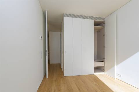 Apartamento T3 no The Coral com Varanda e 3 Lugares de Garagem na Gandarinha - Cascais