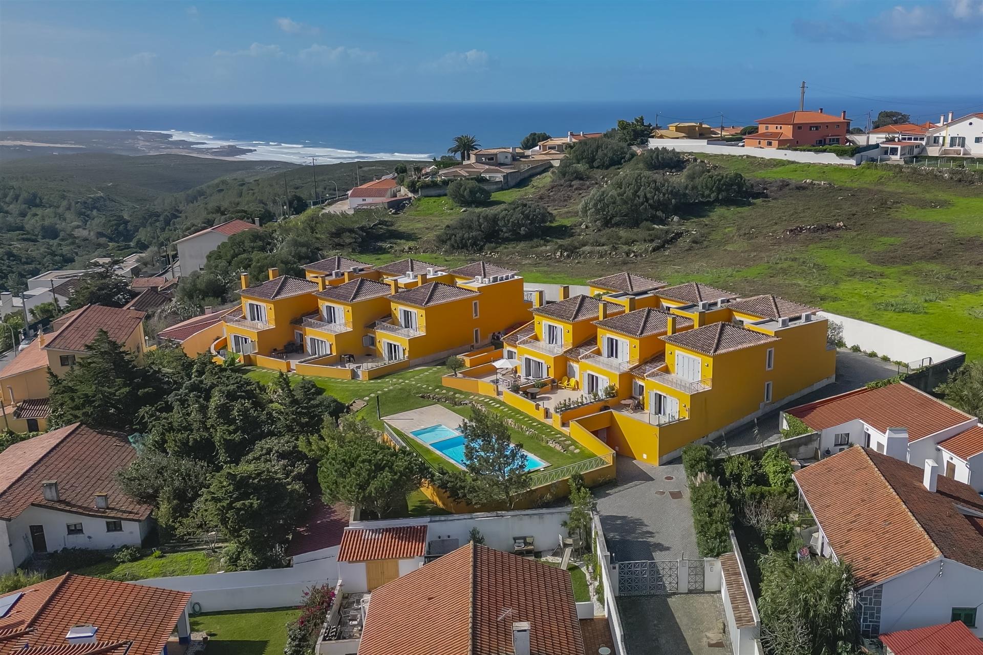 MORADIA T3+1  EM CONDOMÍNIO FECHADO NA MALVEIRA DA SERRA