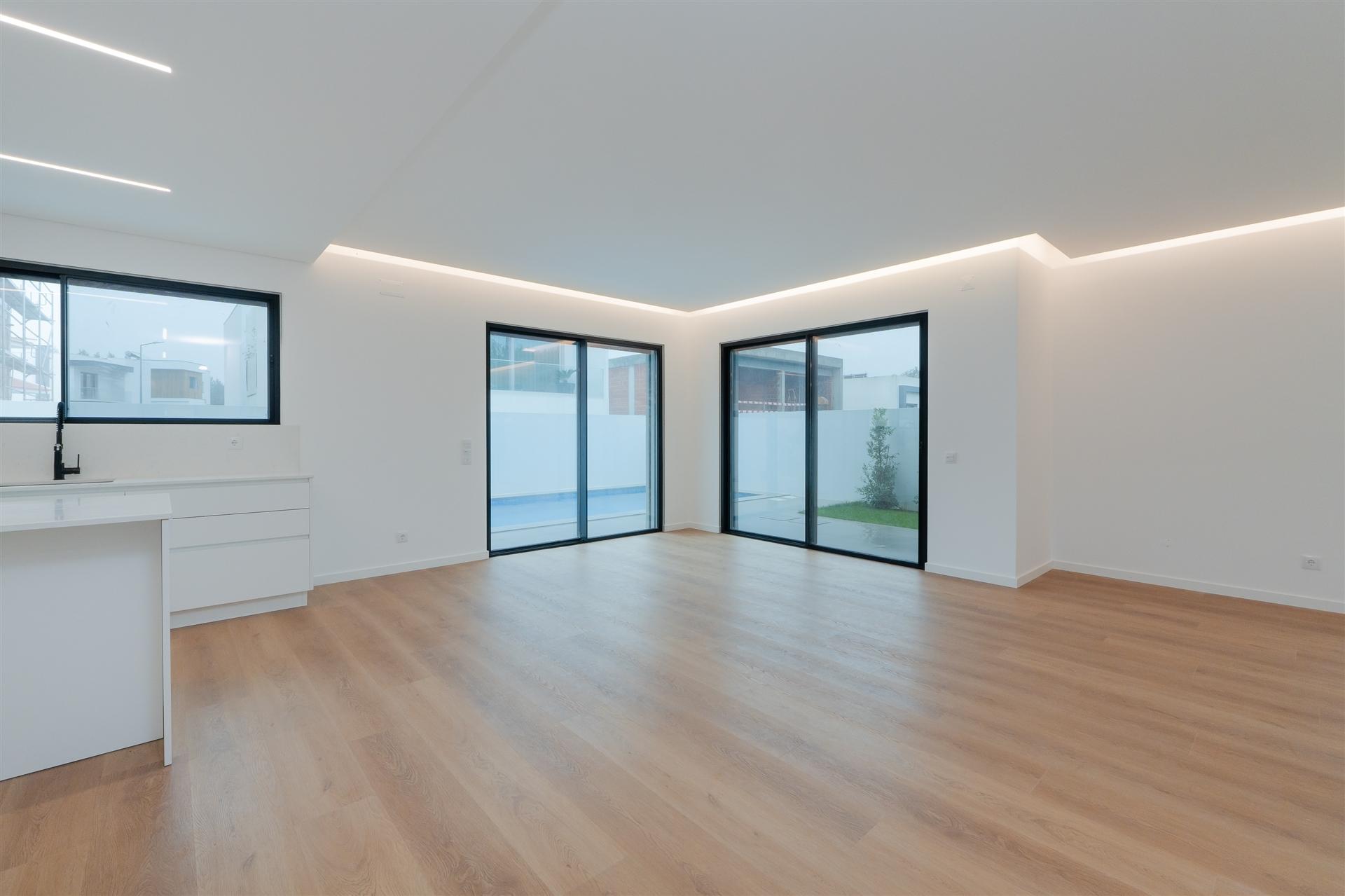Moradia  Isolada T4 com piscina, jardim e garagem em Murches.