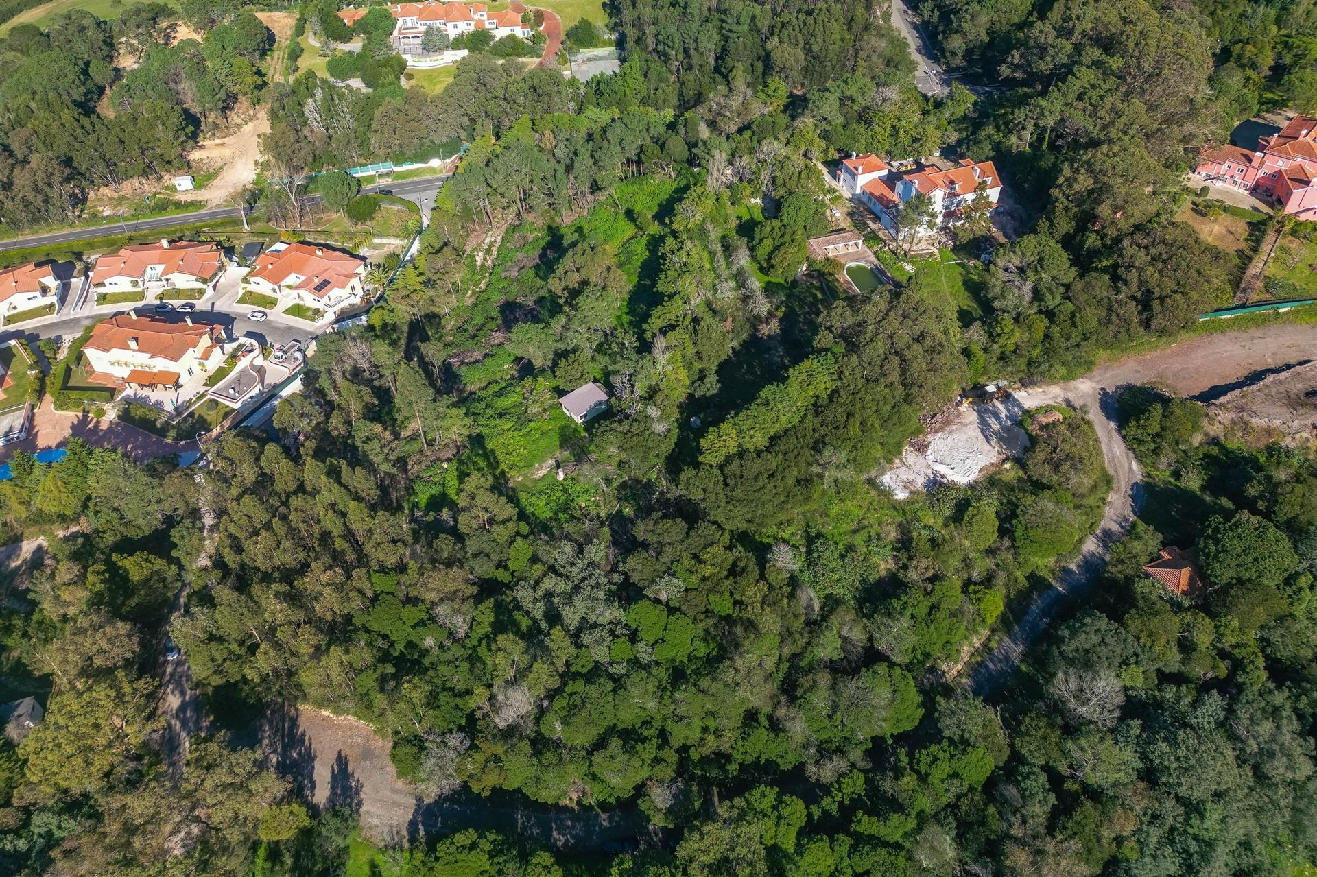 Lote de terreno urbano, junto ao belas Clube de Campo