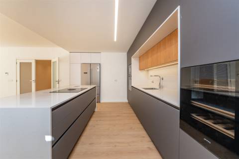 Apartamento T3 novo em Cascais ao lado do mar