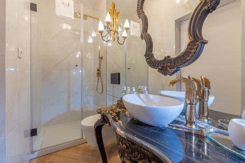 Apartamento T0 Elegante e Totalmente Equipado no Coração da Misericórdia, Lisboa  ​​​​​​​Remodelado
