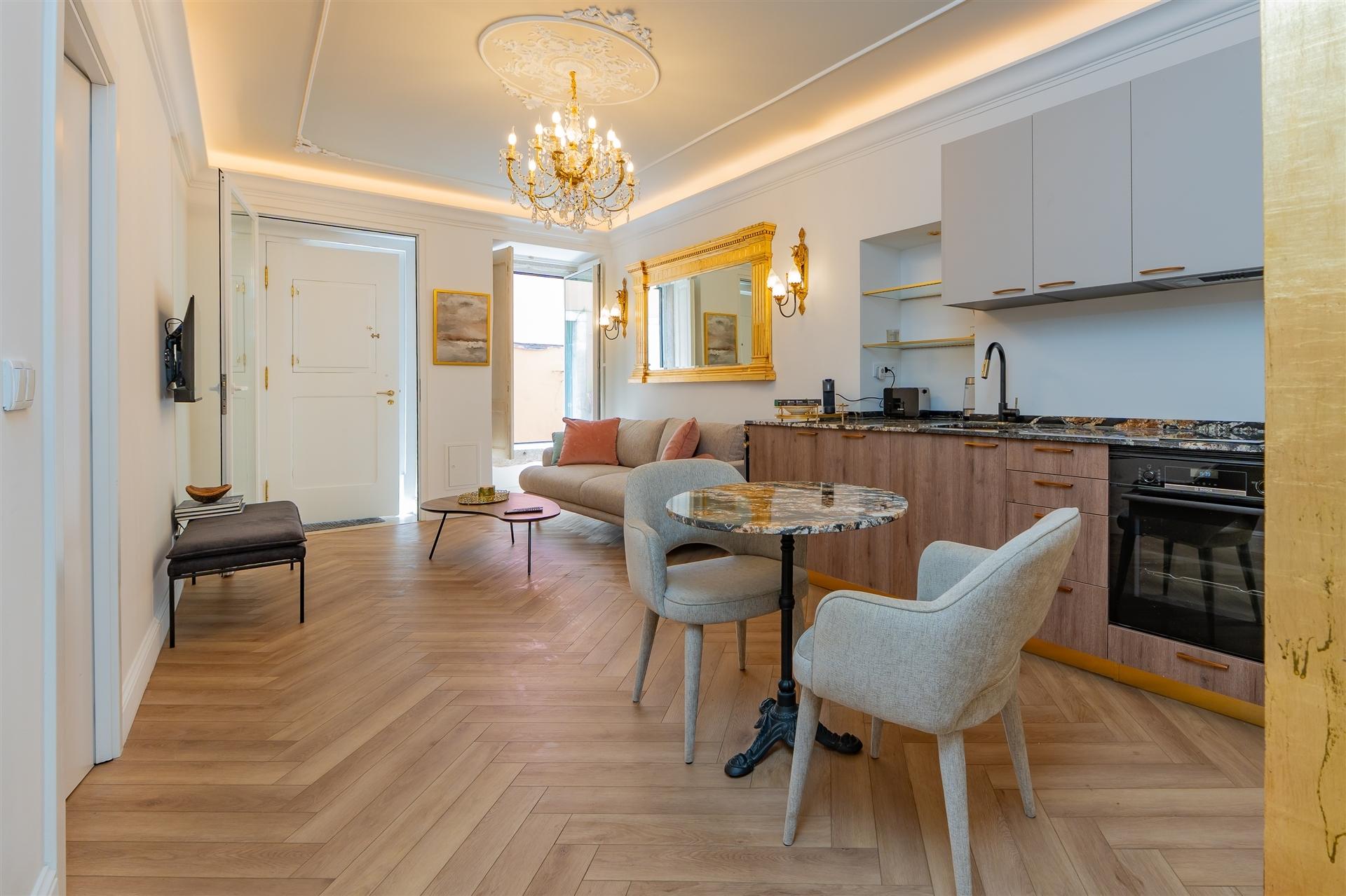 Apartamento T0 Elegante e Totalmente Equipado no Coração da Misericórdia, Lisboa  ​​​​​​​Remodelado
