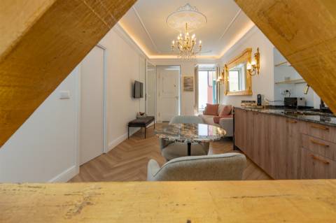 Apartamento T0 Elegante e Totalmente Equipado no Coração da Misericórdia, Lisboa  ​​​​​​​Remodelado