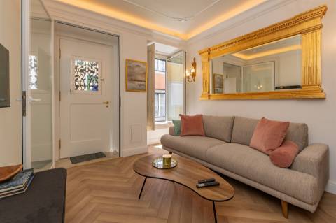 Apartamento T0 Elegante e Totalmente Equipado no Coração da Misericórdia, Lisboa  ​​​​​​​Remodelado