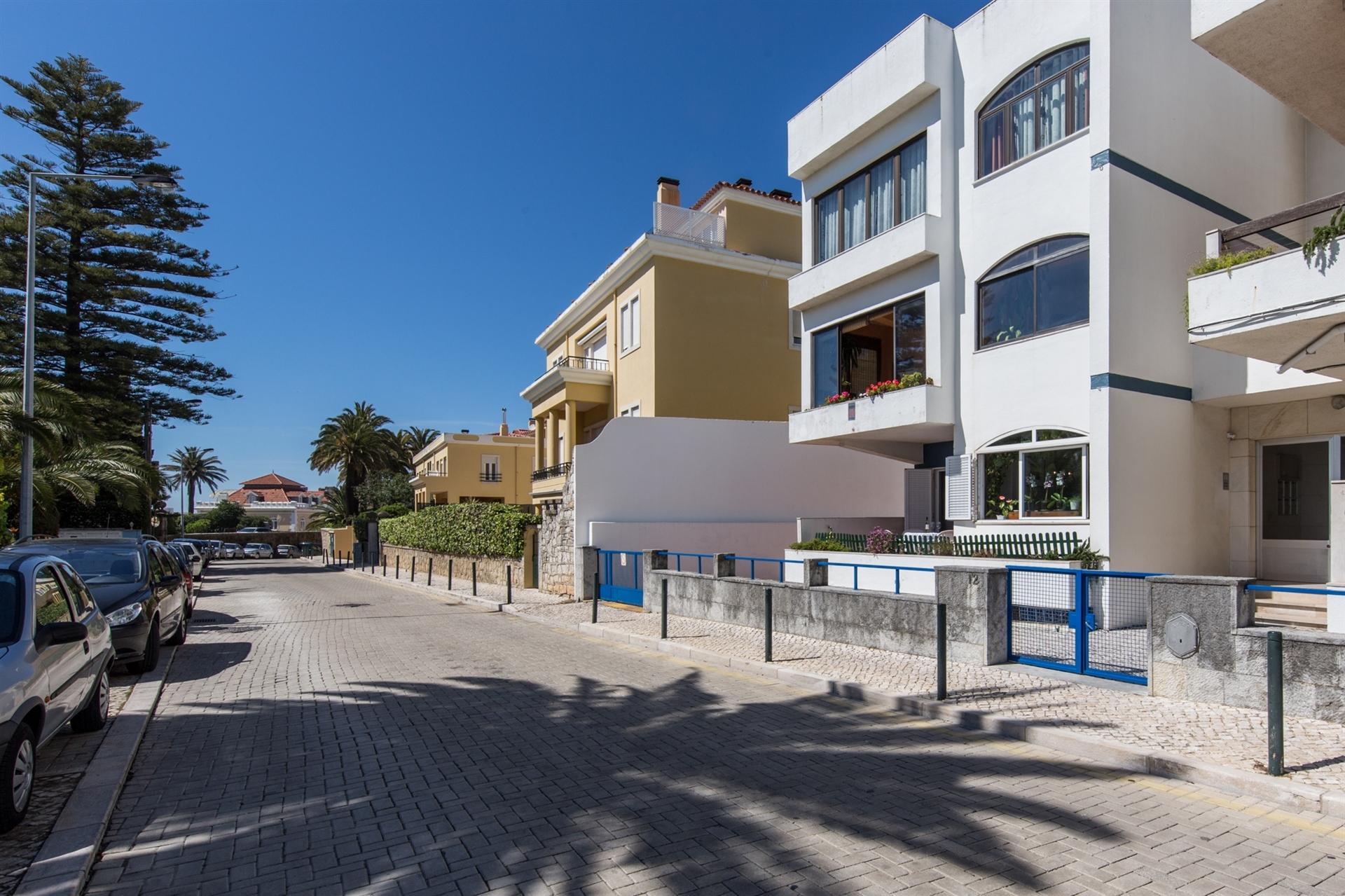 Apartamento 4 assoalhadas a 2 min a pé da praia Do Tamariz.