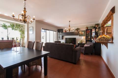 Apartamento 4 assoalhadas a 2 min a pé da praia Do Tamariz.