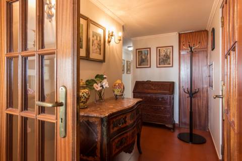 Apartamento 4 assoalhadas a 2 min a pé da praia Do Tamariz.