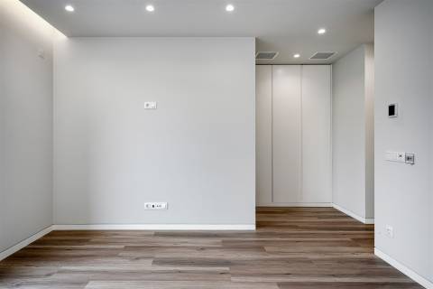 Moradia T4 de luxo com elevador, em construção no Estoril.