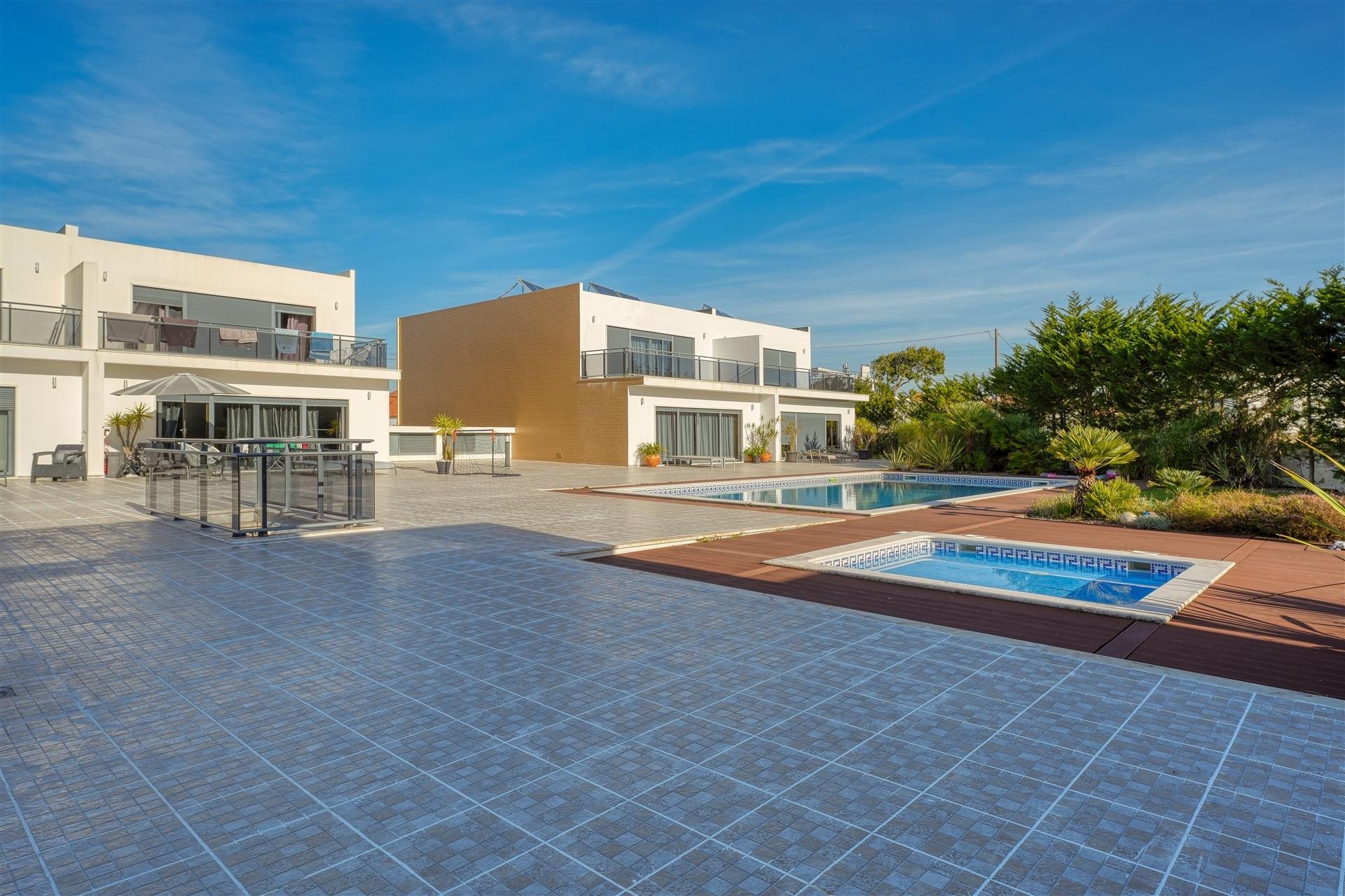 Moradia de Luxo a 5 Minutos da Praia de Magoito – Sintra