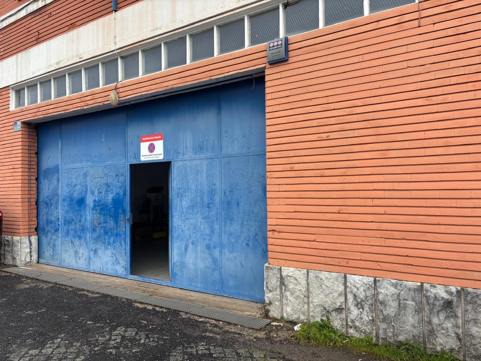 Armazéns Industriais/Logísticos em Zona Comercial Estratégica