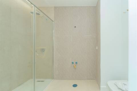 Moradia contemporânea isolada T4 com piscina, a 5 minutos da Praia do Guincho