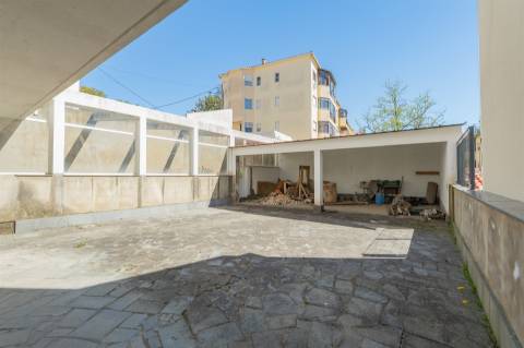 Moradia T4 em Construção em Vale Flores - Feijó Almada