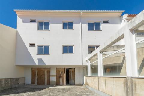 Moradia T4 em Construção em Vale Flores - Feijó Almada