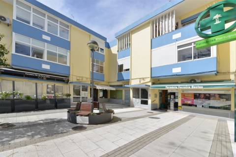 Apartamento T2 para remodelar em Porto Salvo, Oeiras
