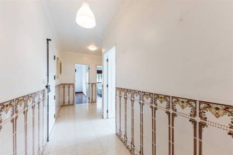 Apartamento T2+1 (convertido em T3) em Rio de Mouro – Excelente Localização