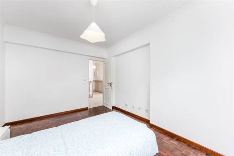 Apartamento T2+1 (convertido em T3) em Rio de Mouro – Excelente Localização