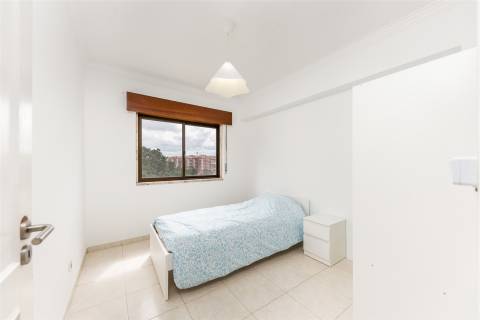 Apartamento T2+1 (convertido em T3) em Rio de Mouro – Excelente Localização