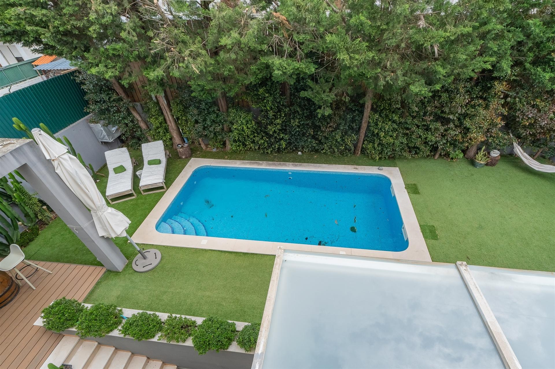 Moradia T4 para arrendar com piscina aquecida em Alcabideche