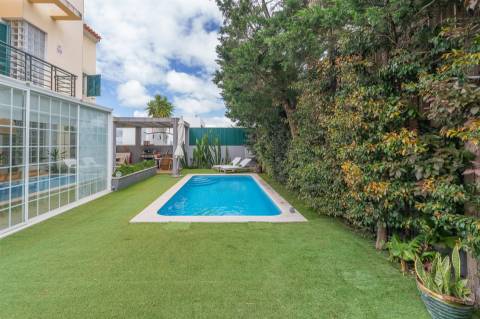 Moradia T4 para arrendar com piscina aquecida em Alcabideche