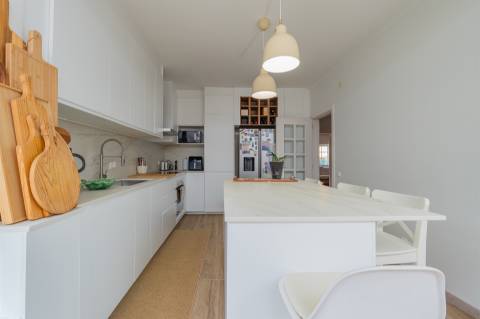 Moradia T4 para arrendar com piscina aquecida em Alcabideche