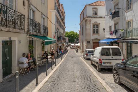 Apartamento T2 renovado, às portas de Alfama, Lisboa.