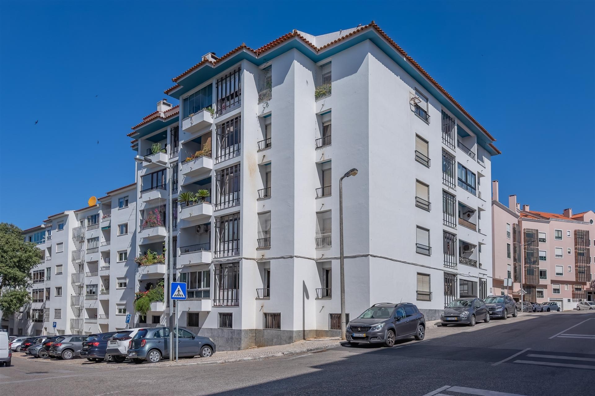 T2 com Vista Mar | Garagem Box | Suite | Lareira | Cascais