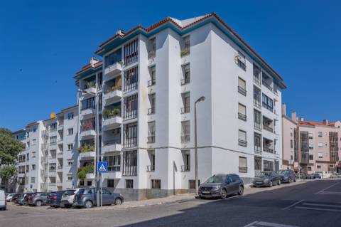 T2 com Vista Mar | Garagem Box | Suite | Lareira | Cascais